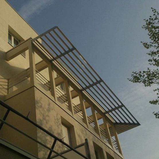  Brise soleil séparatif de balcon en aluminium | Brise Soleil Gamme Brisal - Brise-soleil à lames fixes