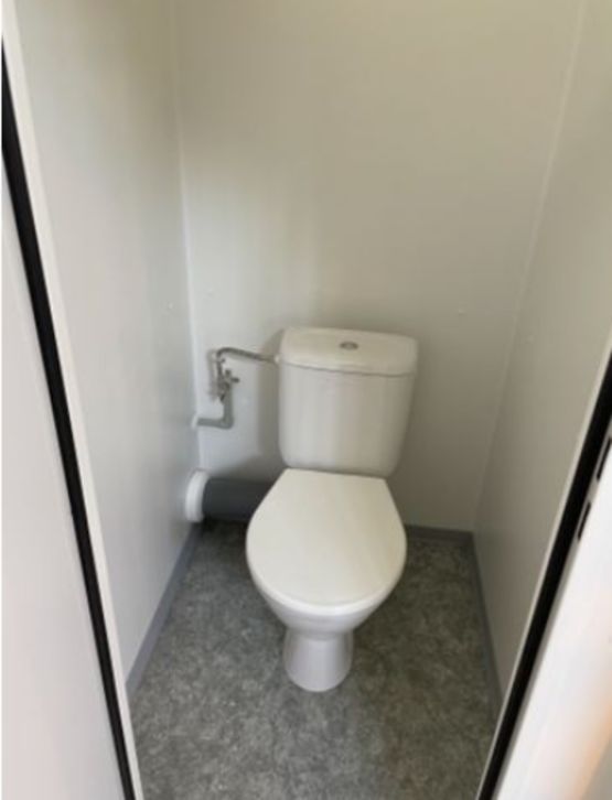 Bungalow ou module sanitaire 10' WC + Douche + Urinoir + 2x Lavabos | EUROPBOX - EUROPBOX CONTAINERHANDEL GMBH