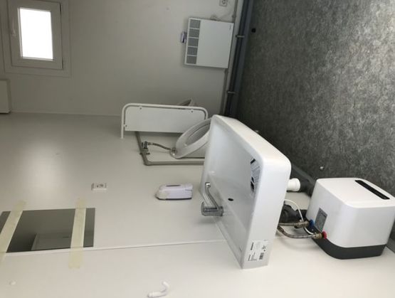 Bungalow ou module sanitaire 10' WC + Douche + Urinoir + 2x Lavabos | EUROPBOX - Bungalows et bâtiments préfabriqués