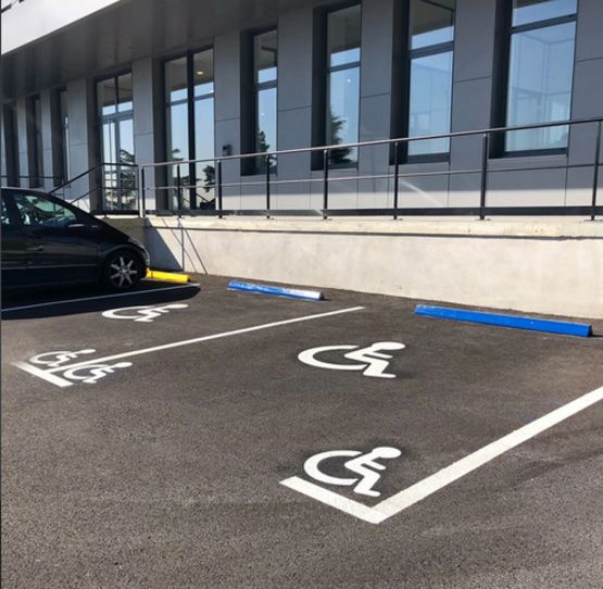 Butée de parking en polyéthylène Parkplace - produit présenté par NORMEQUIP