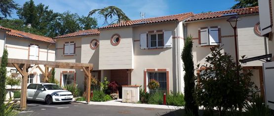 Cadre en béton blanc lisse prêt à peindre pour façades contemporaines | Gamme DÉCOR  - produit présenté par COMPOBAIE SOLUTIONS