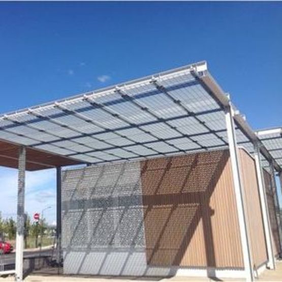 Caillebotis à lames inclinées : brise-soleil, brise-vue | JK TECHNIC