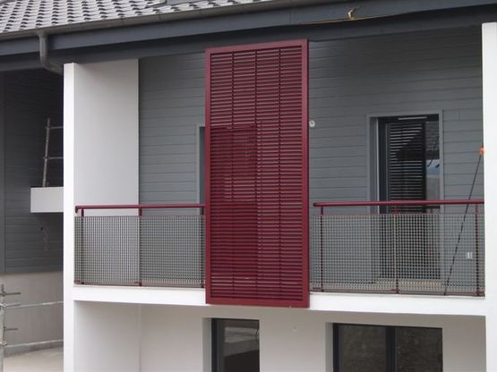  Caillebotis à lames inclinées : brise-soleil, brise-vue | JK TECHNIC - JK TECHNIC