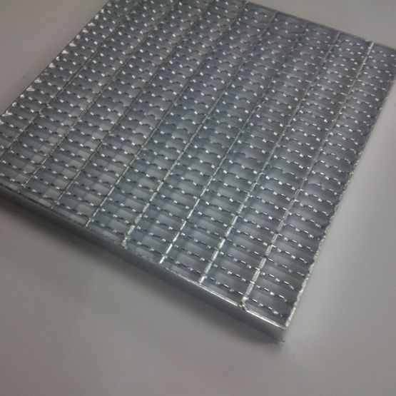 Caillebotis acier cranté galvanisé pour usage extérieur  - produit présenté par INVECS