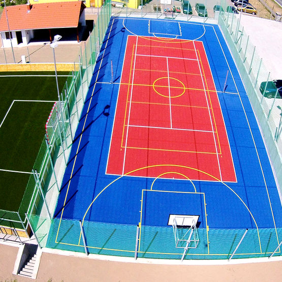 Caillebotis en polypropylène pour intérieur et extérieur | BERGO - Revêtement de sol sportif