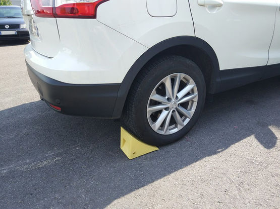  Cale pour l’immobilisation de véhicules à l’arrêt | Cale d’immobilisation pour VL et PL - Quais de transbordement et accessoires