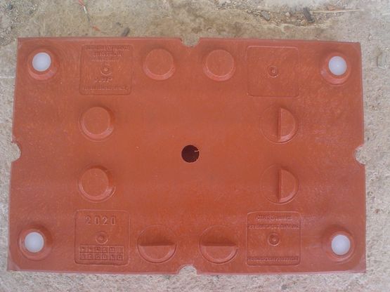 Cale universelle pour conteneur - Tout type de sol | Eco-cale pour conteneur - EKISTACK