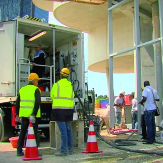  Camion pompe pour coulage de sols sur chantier jusqu&#039;à 200 m de distance | Weber Truck - WEBER