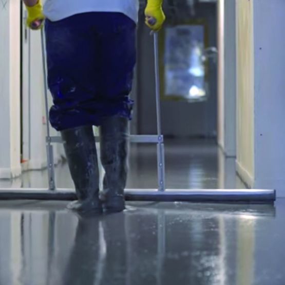 Camion pompe pour coulage de sols sur chantier jusqu&#039;à 200 m de distance | Weber Truck - produit présenté par WEBER