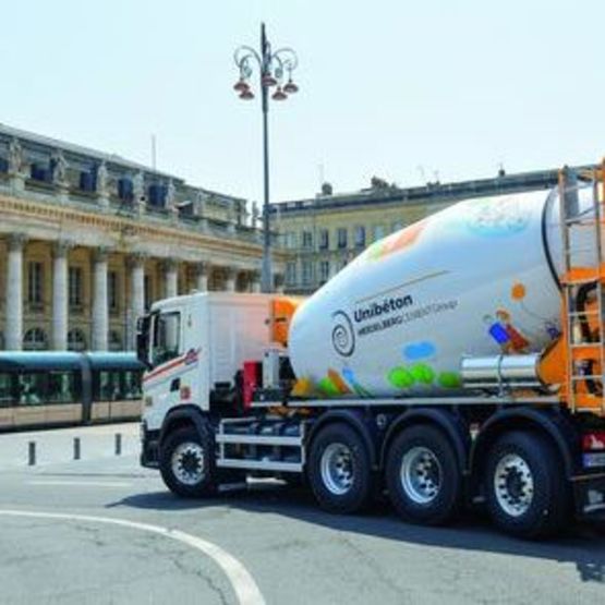 Camion toupie au gaz naturel comprimé pour chantier en zone urbaine | Camion G410 B8X4 4NA