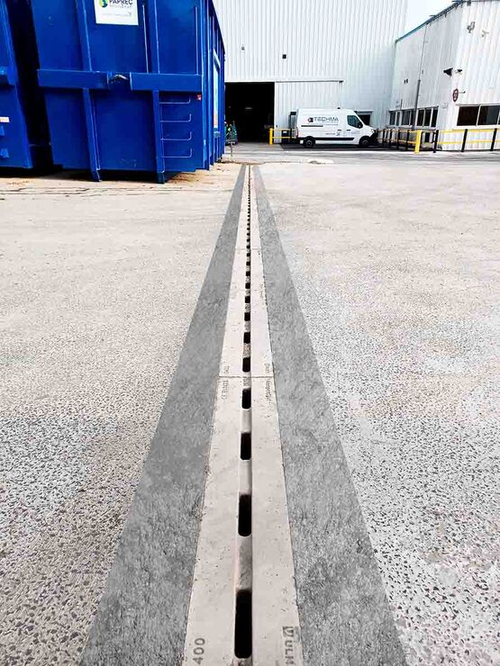  Caniveau compact à Fente Intégrée | KOMPAQSLOT - Caniveaux en béton ou béton polymère