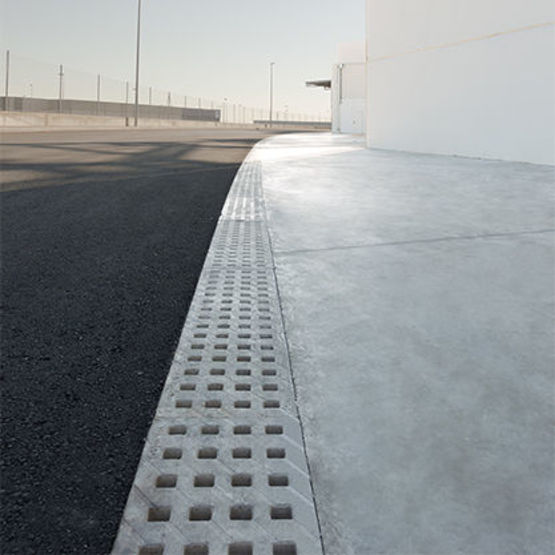 Caniveau compact pour zones industrielles | KOMPAQDRAIN Industry - produit présenté par ULMA ARCHITECTURAL SOLUTIONS