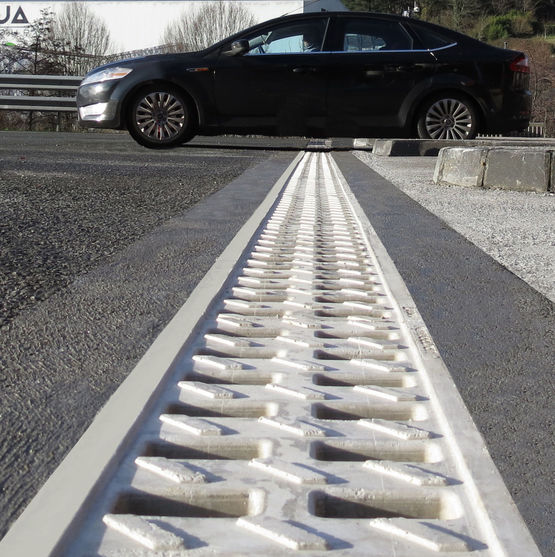  Caniveau pour autoroutes et stations-service | KOMPAQDRAIN Civil  - Caniveaux en béton ou béton polymère