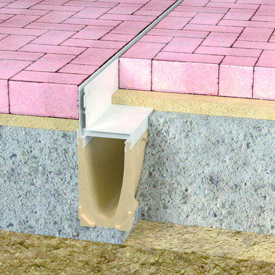  Caniveaux en Béton Polymère avec couverture à fente pour un drainage discret et esthétique | ACO Linedrain - Caniveaux en béton