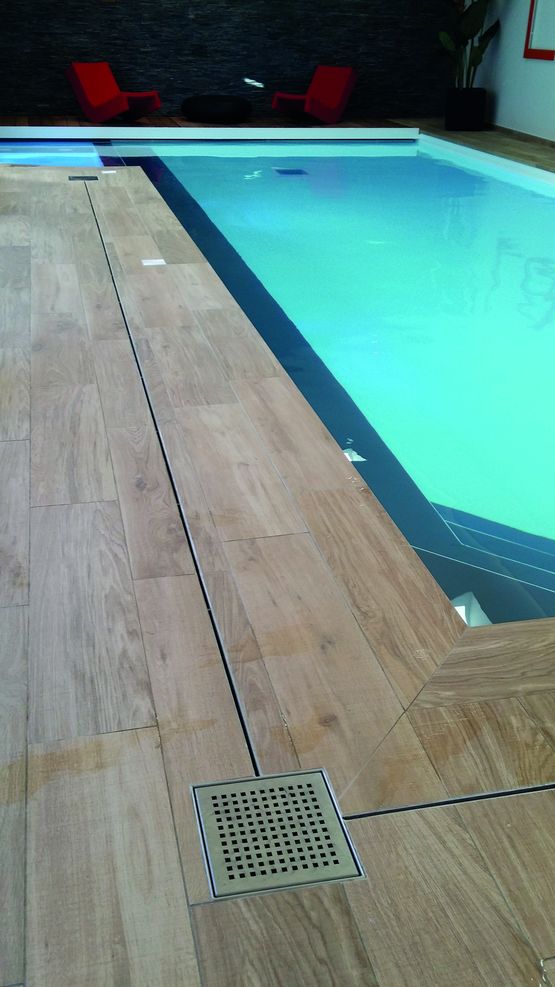  Caniveaux et siphons pour centre aquatique, piscine et spa | BLÜCHER®  - Caniveaux à grille fentes ou lames