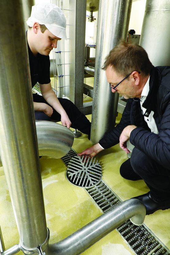 Caniveaux et siphons pour industrie agro-alimentaire, traiteur et abattoir | BLÜCHER®  - produit présenté par BLÜCHER