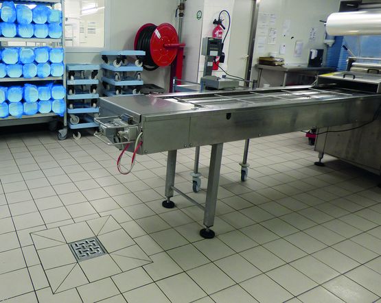  Caniveaux pour hôpitaux, établissement de soins, établissement thermal | BLÜCHER®  - Siphon de sol