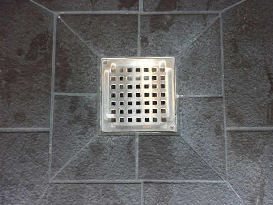 Caniveaux, siphons et réseaux d’évacuation pour stade, gymnase et complexe sportif | BLÜCHER®  - produit présenté par BLÜCHER