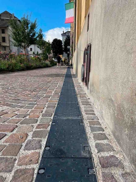 Caniveaux Techniques en béton polymère | ULMA - produit présenté par ULMA ARCHITECTURAL SOLUTIONS