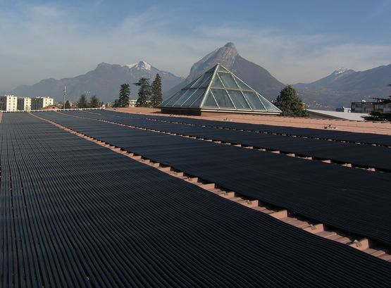 Capteurs solaires pour chauffage direct de l&#039;eau de piscine | Solerpool - produit présenté par HELIOPAC