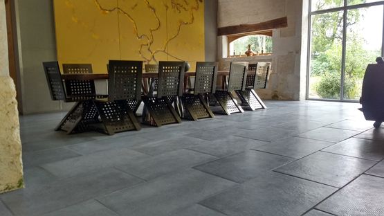 Carrelage en béton d&#039;aspect bouchardé | ROUVIÈRE COLLECTION 