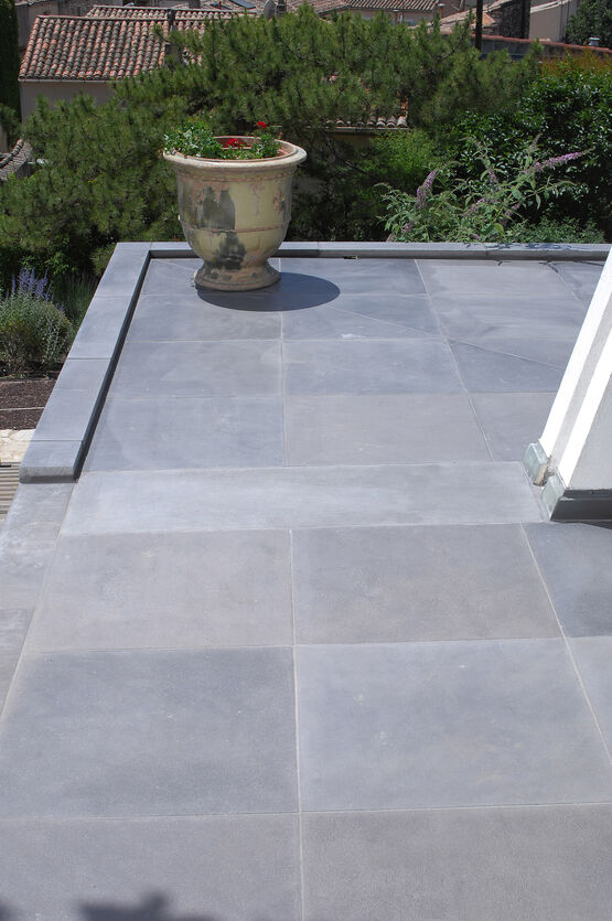 Carrelages contemporains en béton - Grands formats - produit présenté par ROUVIÈRE COLLECTION