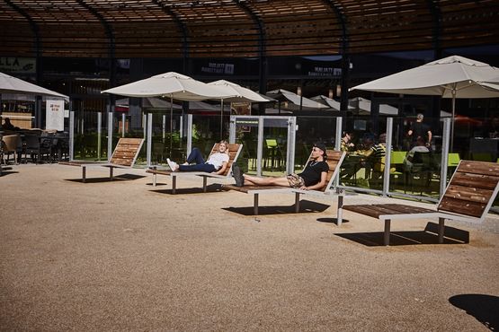  Chaise longue en acier galvanisé et bois de pin Linax pour espaces urbains | APRIL 766.900C  - Banc public