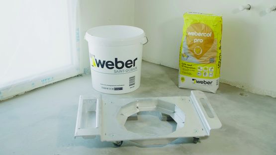  Chariot de transport des seaux de colle en ras de sol | Weber Porte-seau - Equipement mobile de chantier