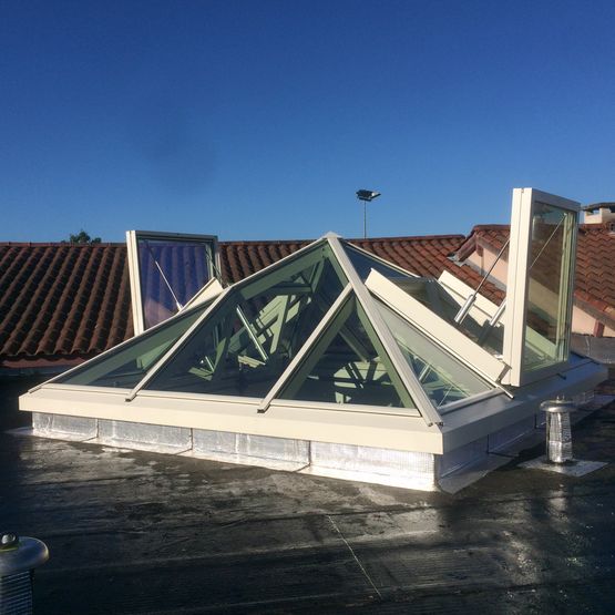 Pyrotop Dispositif D Evacuation Des Fumees Pour Cages D Escalier Batiproduits