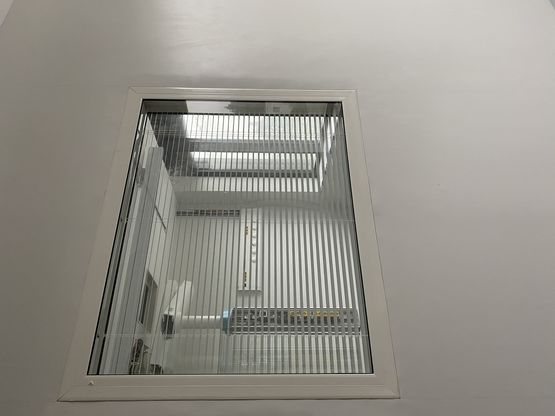 Châssis vitré aluminium plombé anti-x sur mesure | ANTI-X - produit présenté par RENOVAL MENUISERIES 