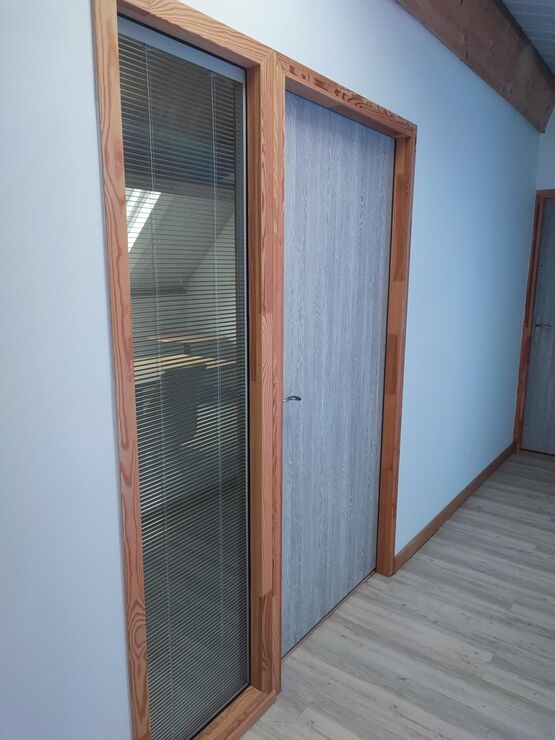  Châssis vitré bois avec store intégré I VISIOTECH - POLYTECH