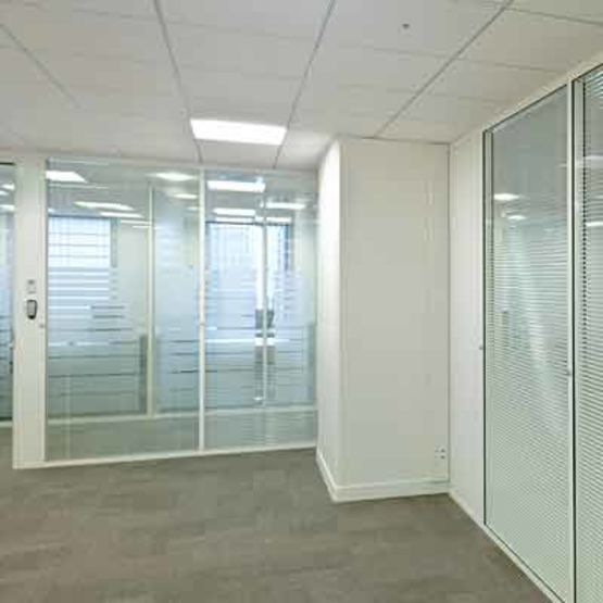 Cloison amovible vitrée | P85 INITIALE - produit présenté par GROUPE QOVANS