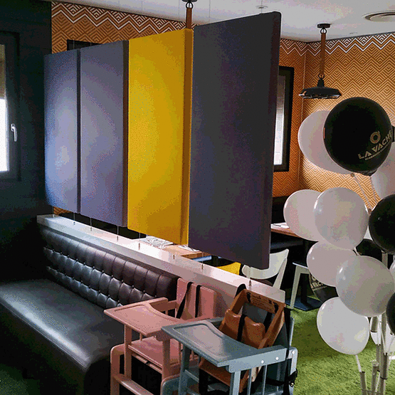 Cloison de panneaux acoustiques sur câbles traversants | TEMPO Panneaux - produit présenté par DIGITEX