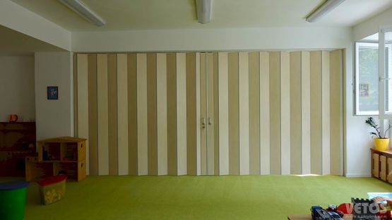 Cloison extensible accordéon pour séparation visuelle de pièces | Mono Spacers - produit présenté par PARTHOS