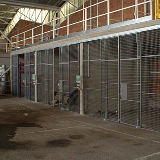  Cloisonnement fermé ou ajouré pour sites industriels | Cloisons grillagées et bureaux - DIPLEX