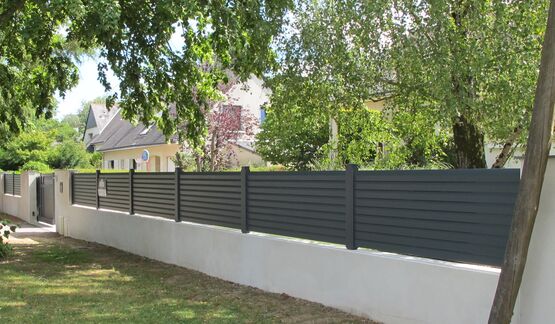 Clôture à lames persienne en aluminium | persienne - produit présenté par TSCHOEPPÉ