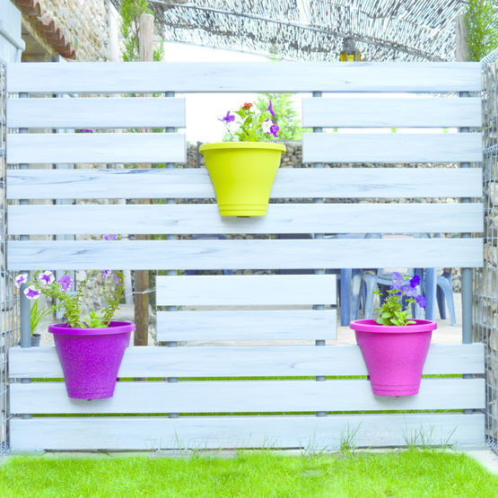 Clôture ajourée en PVC à compartiments pour pots à fleurs | Chloris