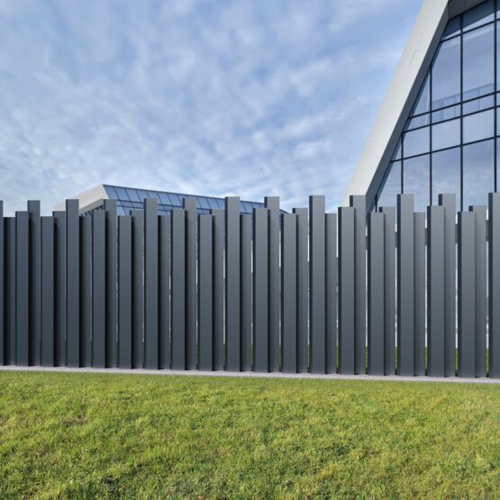  Clôture aluminium barreaudée | TRAP - Clôture métallique