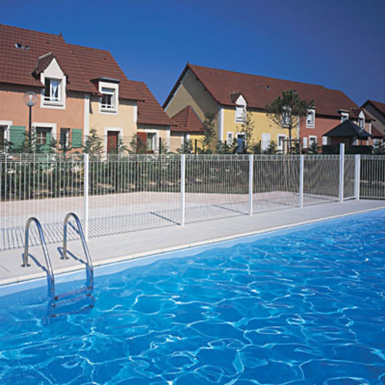  Clôture en acier pour piscines | Aquaclo - Clôture métallique