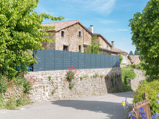  Clôture en aluminium contemporain | MAEZ - Portails aluminium