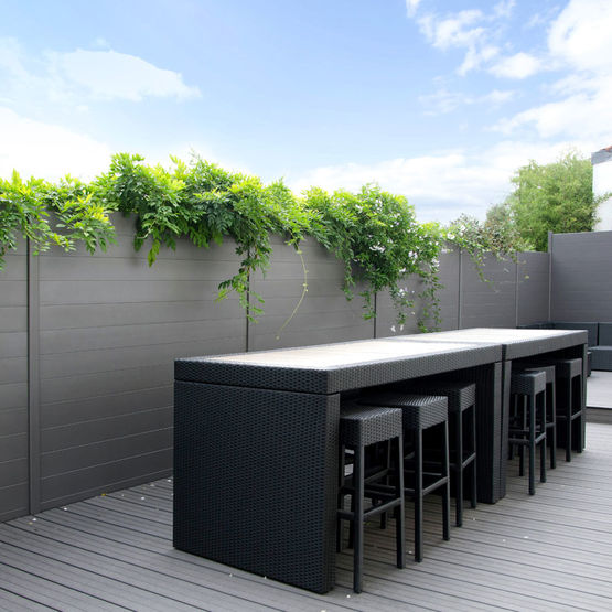 Clôture en aluminium pleine pour se protéger du vis a vis | BRIZ-ANAE - produit présenté par KOSTUM  MAISON CADIOU