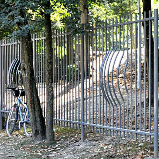 Clôture métallique à motifs en reliefs | Normabul - produit présenté par NORMACLO
