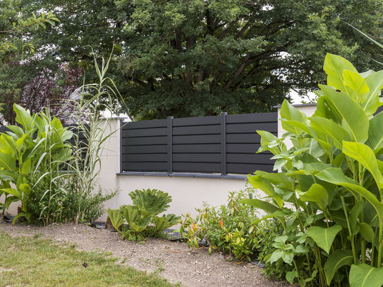  Clôture persienne en aluminium personnalisable et sur mesure | LITENN - Clôture métallique