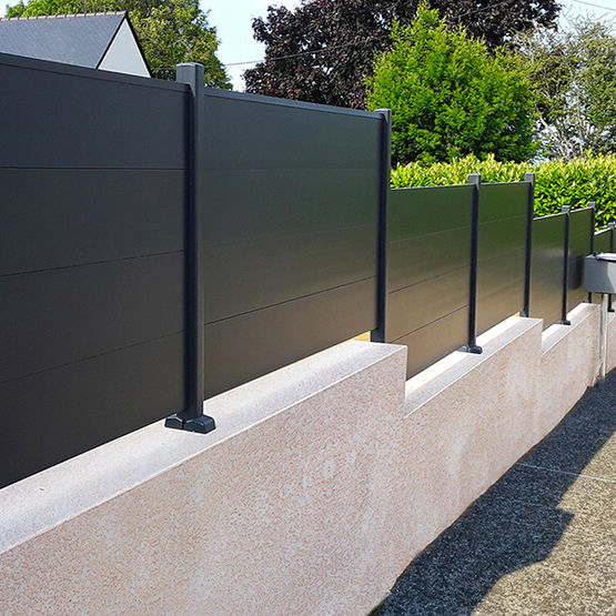  Clôture pleine en aluminium | PANNEAU SUR MESURE OU EN KIT - QUAGLIA DIFFUSION