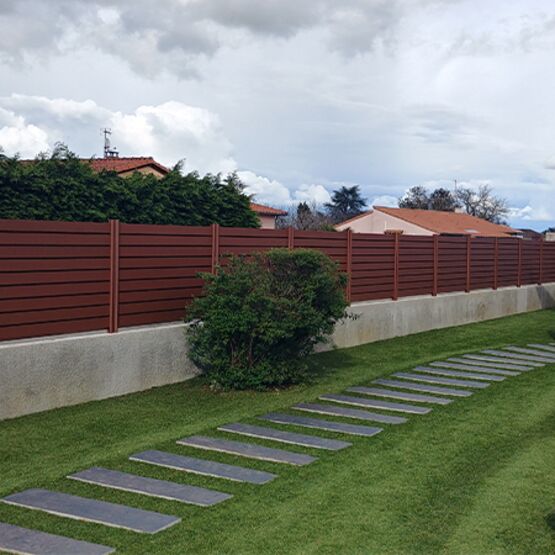 Clôture pleine en aluminium | PANNEAU SUR MESURE OU EN KIT - produit présenté par QUAGLIA DIFFUSION