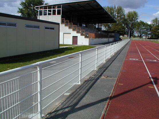  Clôture sportive I Main courante habillée - Equipement de stade