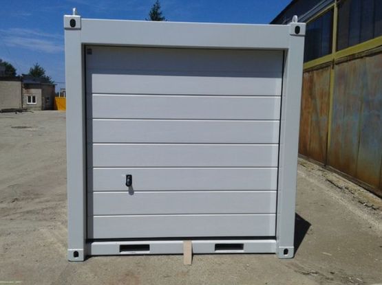 Conteneur de stockage pour garage avec porte sectionnelle | EUROPBOX 