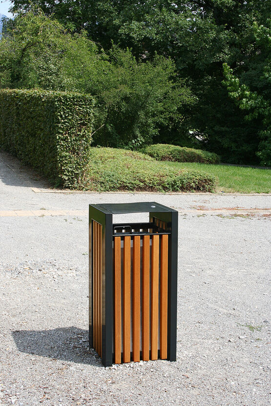  Corbeille et 1/2 corbeille en acier et lattes de bois | Cinéo  - Poubelle