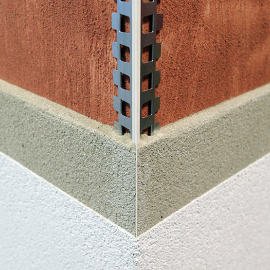  Cornière perforée à jonc fin PVC pour protection d&#039;angle sous enduits extérieurs | Réf. 1821 - Cornières et pare-chocs