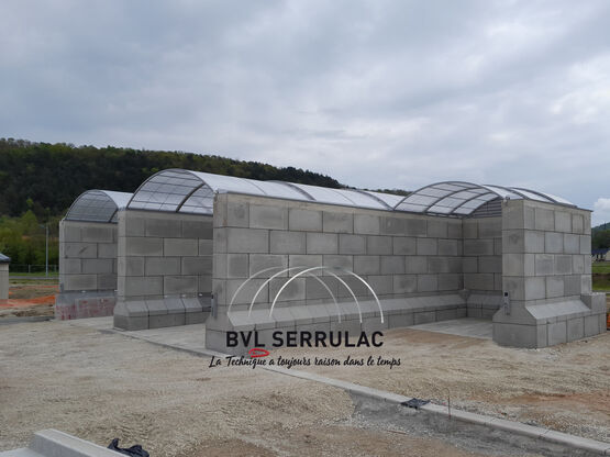 Couverture télescopiques en aluminium et Polycarbonate | Delta Mobile - produit présenté par BVL SERRULAC